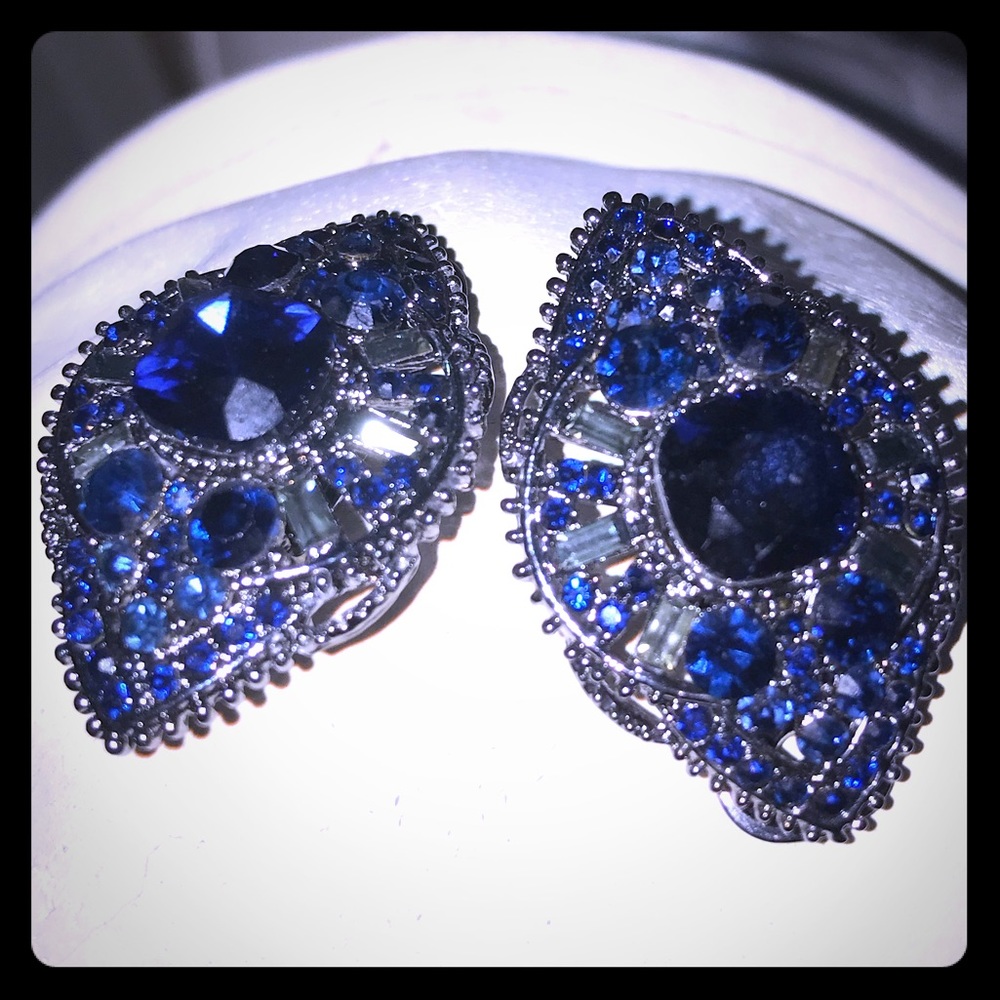 BLUE CRYSTAL EARRINGS